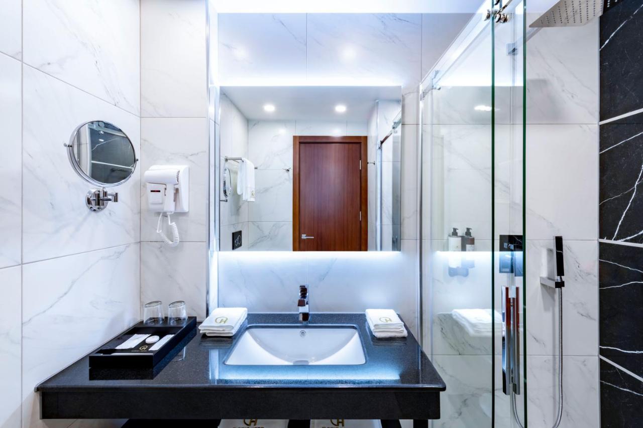 Hotel Clocks 4*