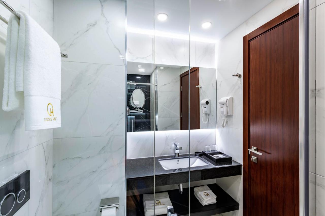 Hotel Clocks 4*